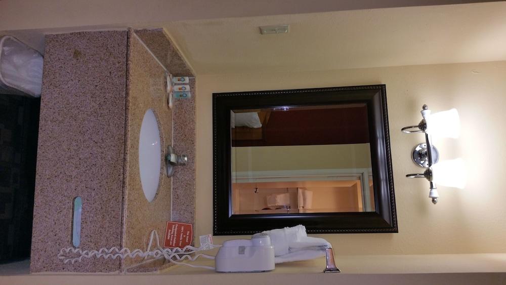 Quality I-70 At Wanamaker Inn 2*