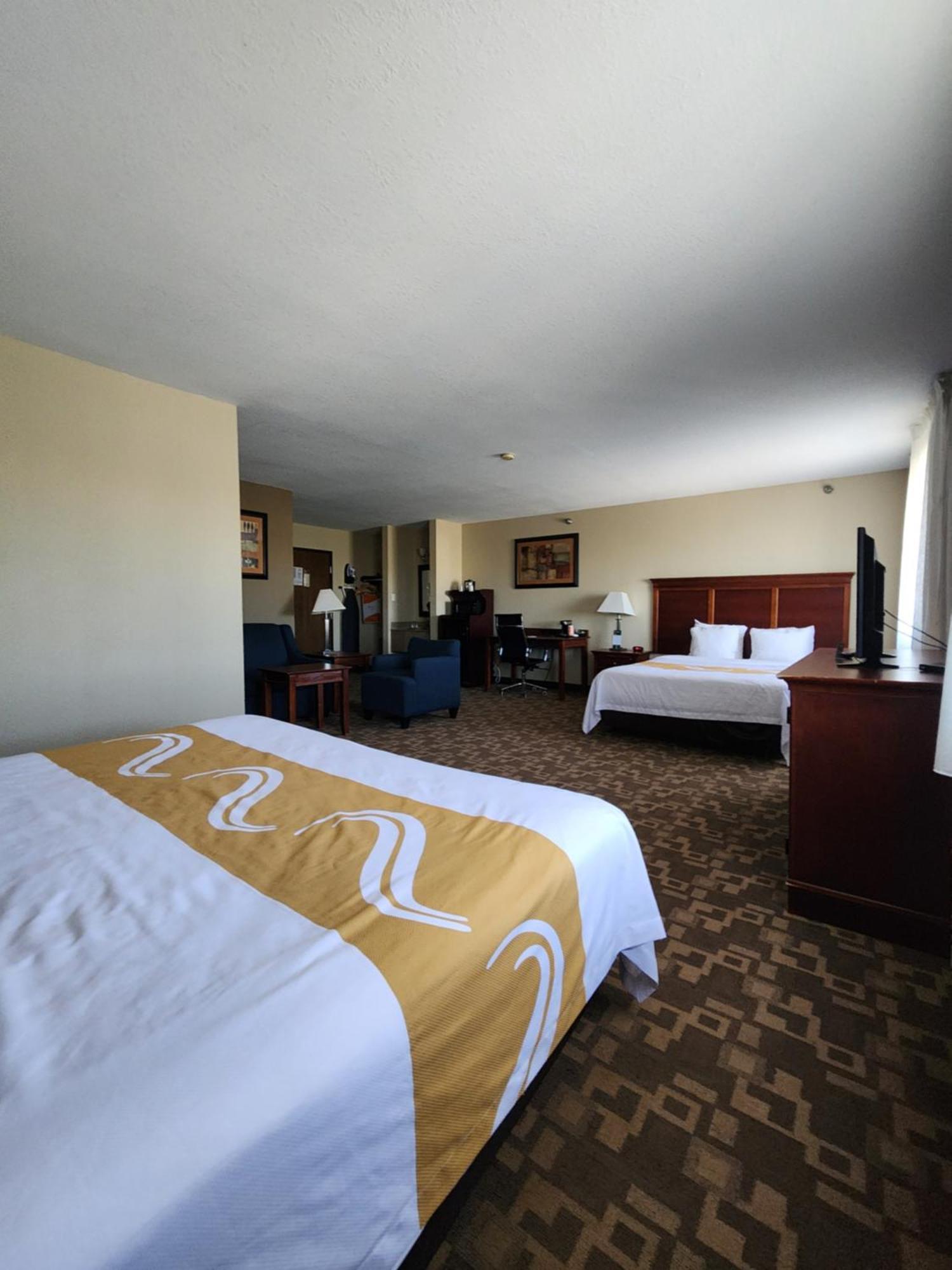 Inn Quality I-70 At Wanamaker 2*