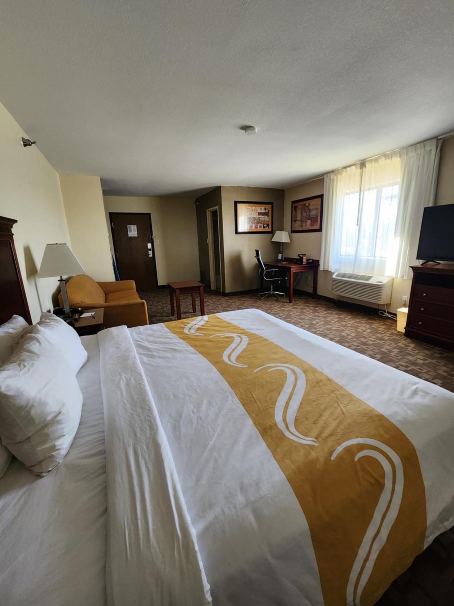 Inn Quality I-70 At Wanamaker 2*