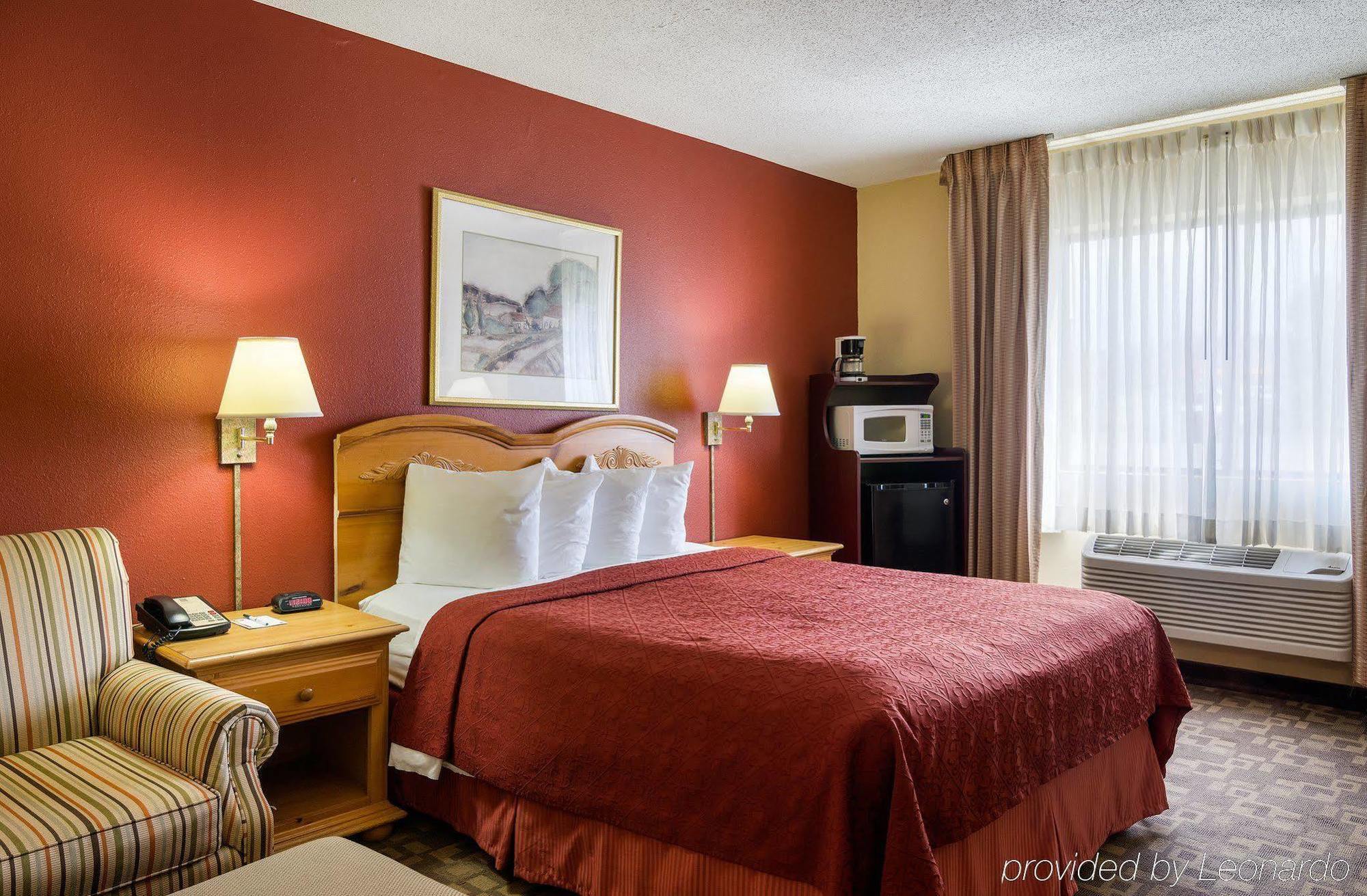 Inn Quality I-70 At Wanamaker 2*